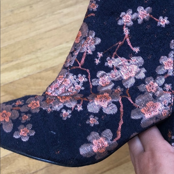 Floral booties - Picture 7 of 8